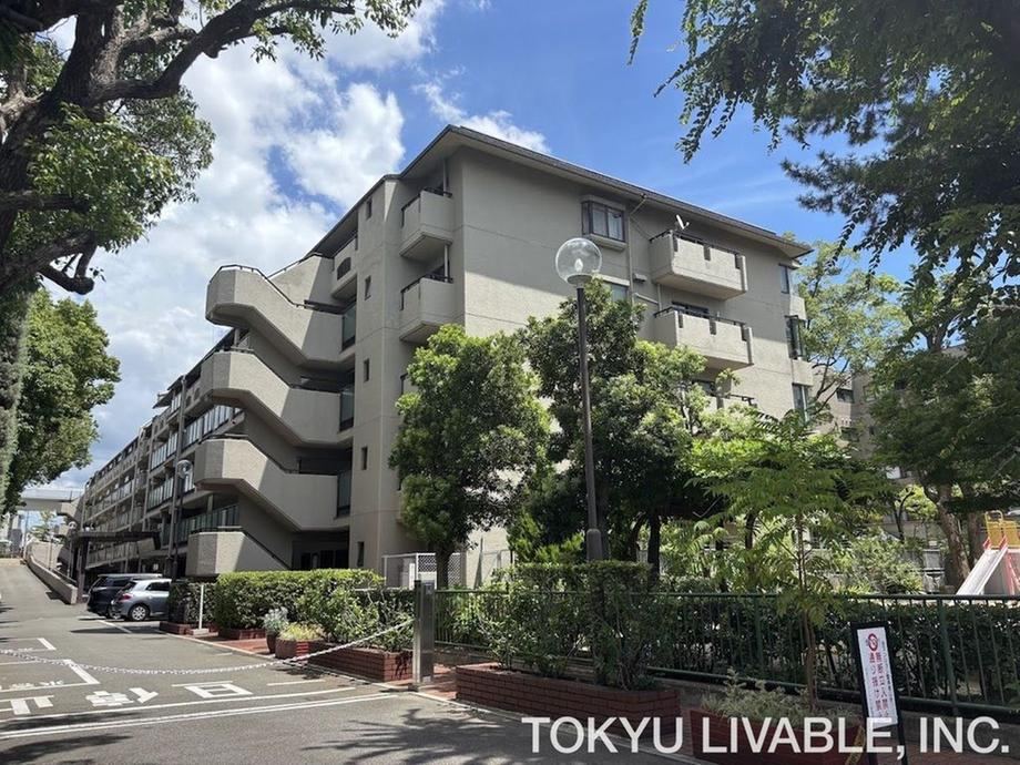 3LDK apartment in Higashinada Ward, Kobe, Hyogo - Photo 1