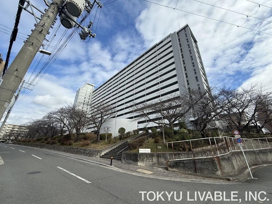 3LDK apartment in Suita, Osaka - Photo 1