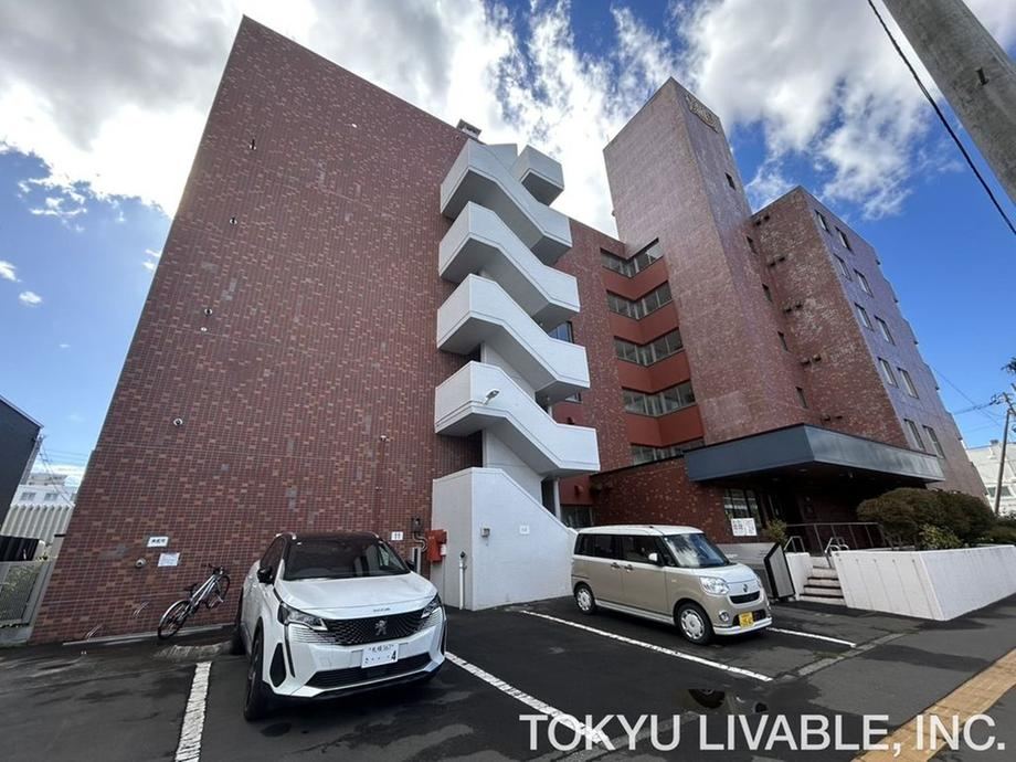 3LDK+S apartment in Nishi Ward, Sapporo, Hokkaido - Photo 1