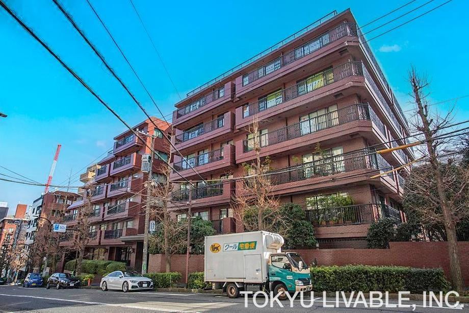 2LDK apartment in Shibuya Ward, Tokyo - Photo 1