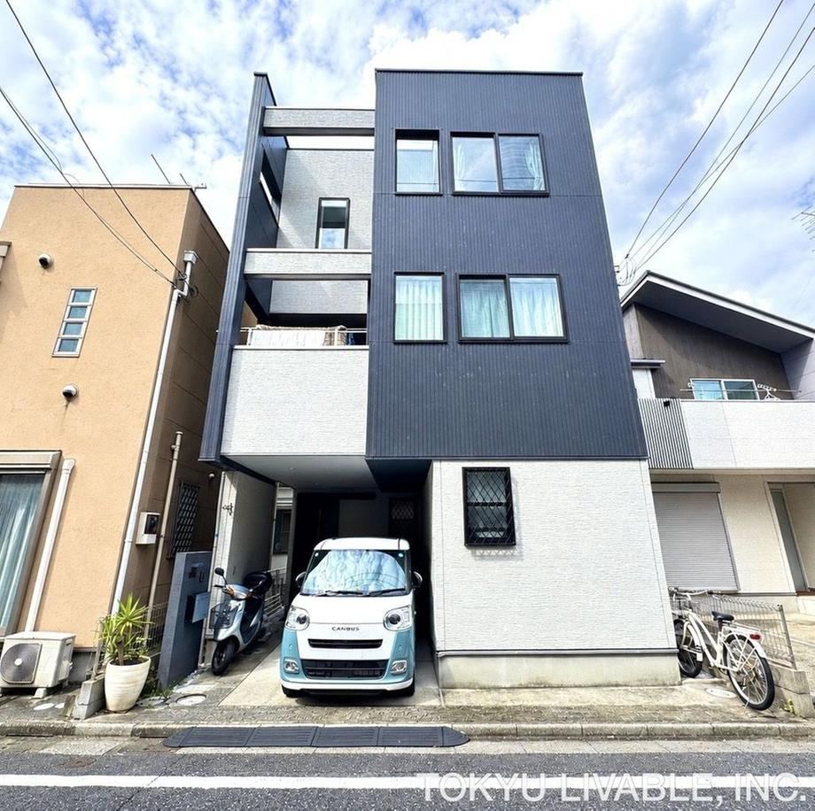4LDK house in Adachi Ward, Tokyo - Photo 1