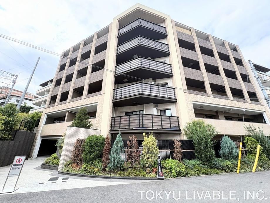 2LDK apartment in Shinjuku Ward, Tokyo - Photo 1