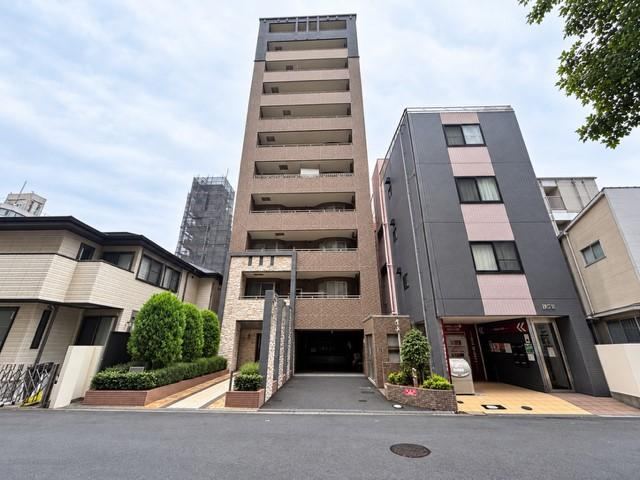 3LDK apartment in Kita Ward, Osaka - Photo 1