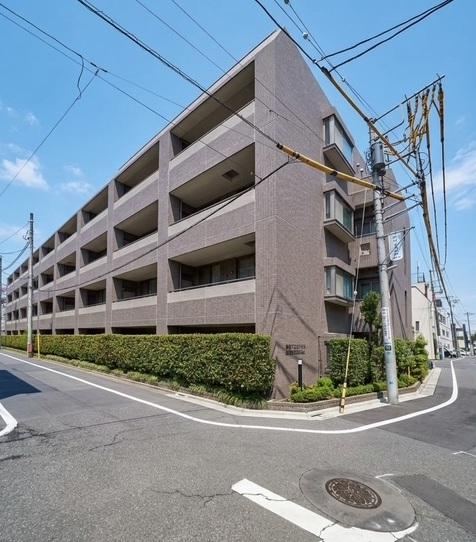 2LDK apartment in Meguro Ward, Tokyo - Photo 1