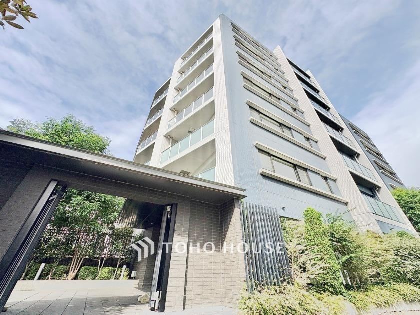 2LDK+S apartment in Chofu, Tokyo - Photo 1