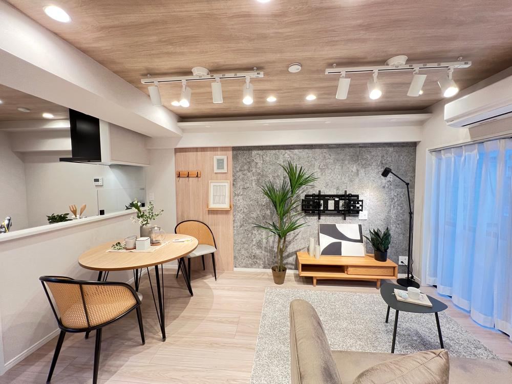 2LDK apartment in Shinjuku Ward, Tokyo - Photo 1