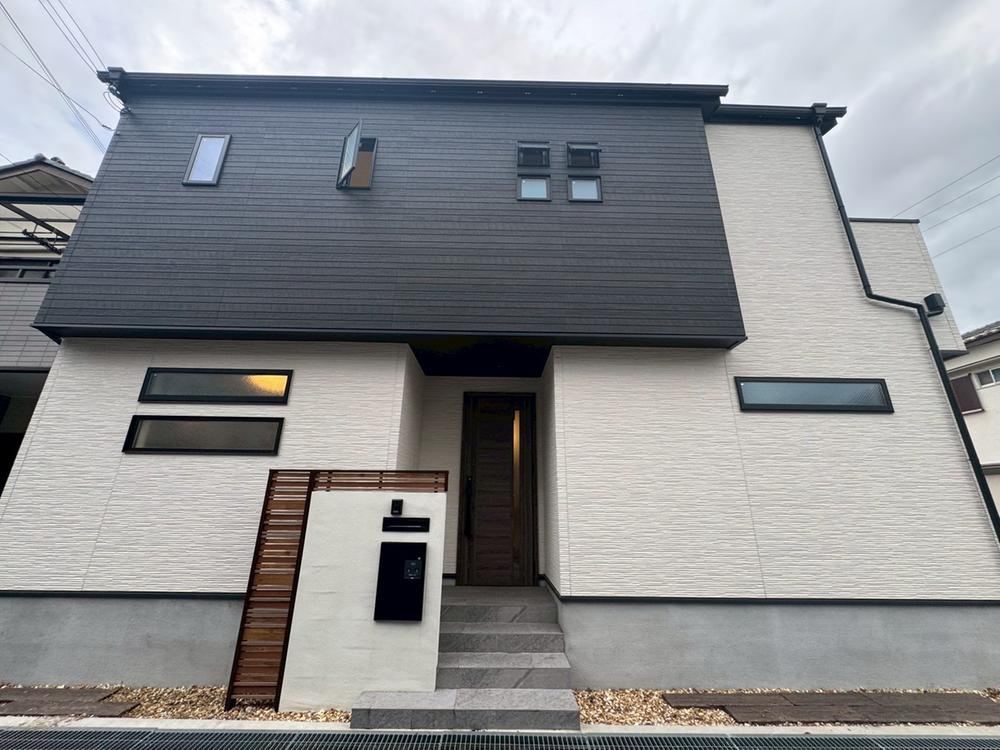 3LDK house in Hirakata, Osaka - Photo 1