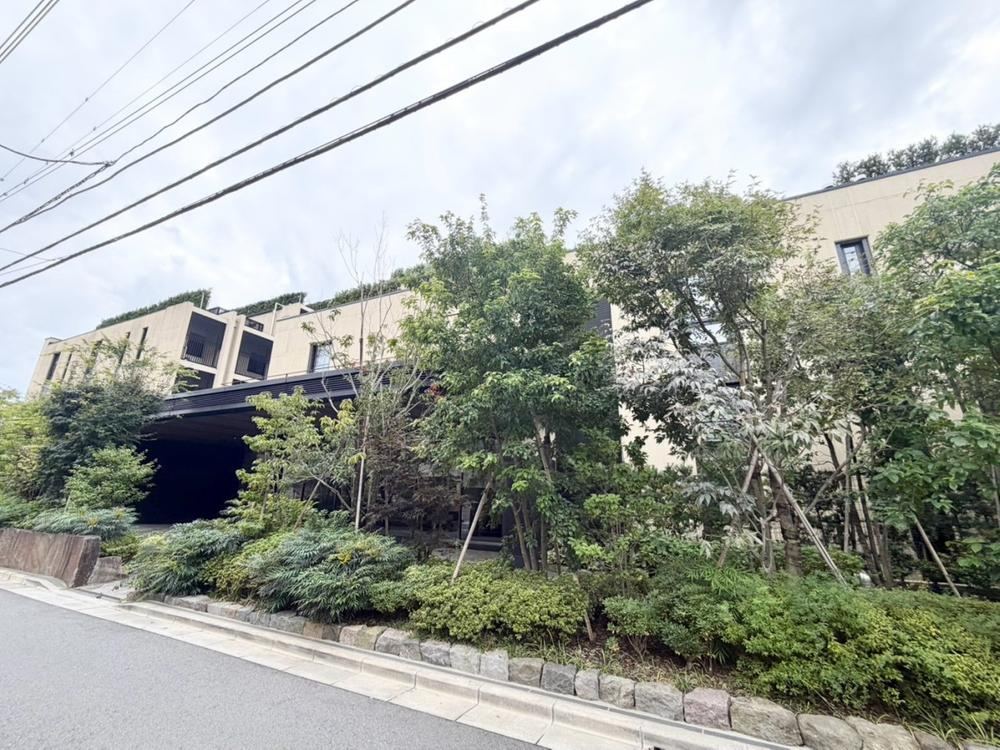 3LDK apartment in Shinjuku Ward, Tokyo - Photo 1
