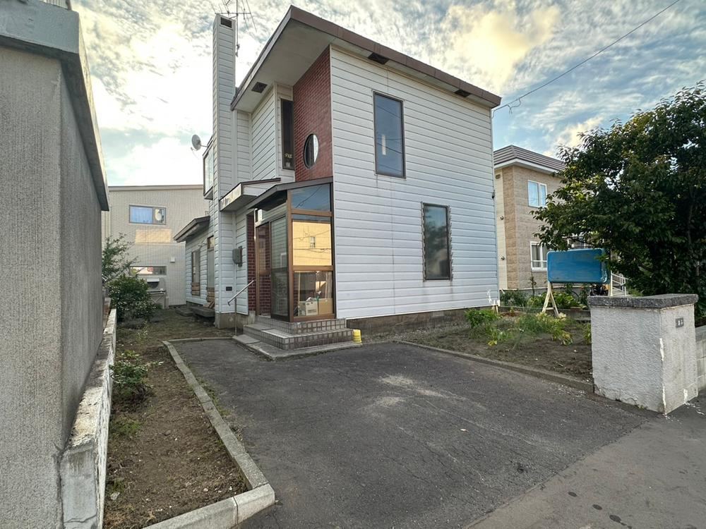 5LDK house in Higashi Ward, Sapporo, Hokkaido - Photo 1