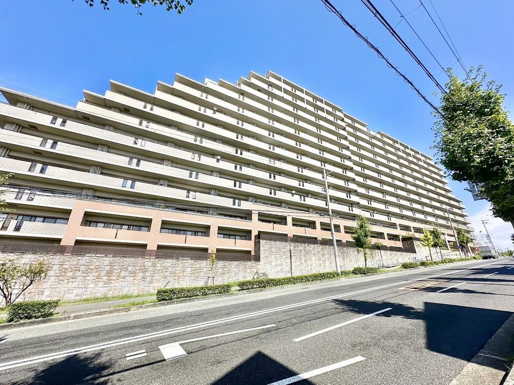 3LDK apartment in Tarumi Ward, Kobe, Hyogo - Photo 1