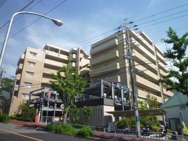 3LDK apartment in Toyonaka, Osaka - Photo 1