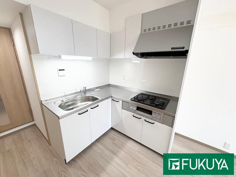 2LDK apartment in Konohana Ward, Osaka - Photo 1