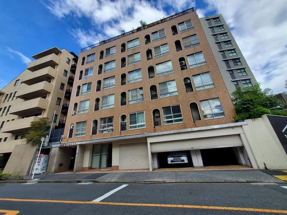 1DK apartment in Shibuya Ward, Tokyo - Photo 1