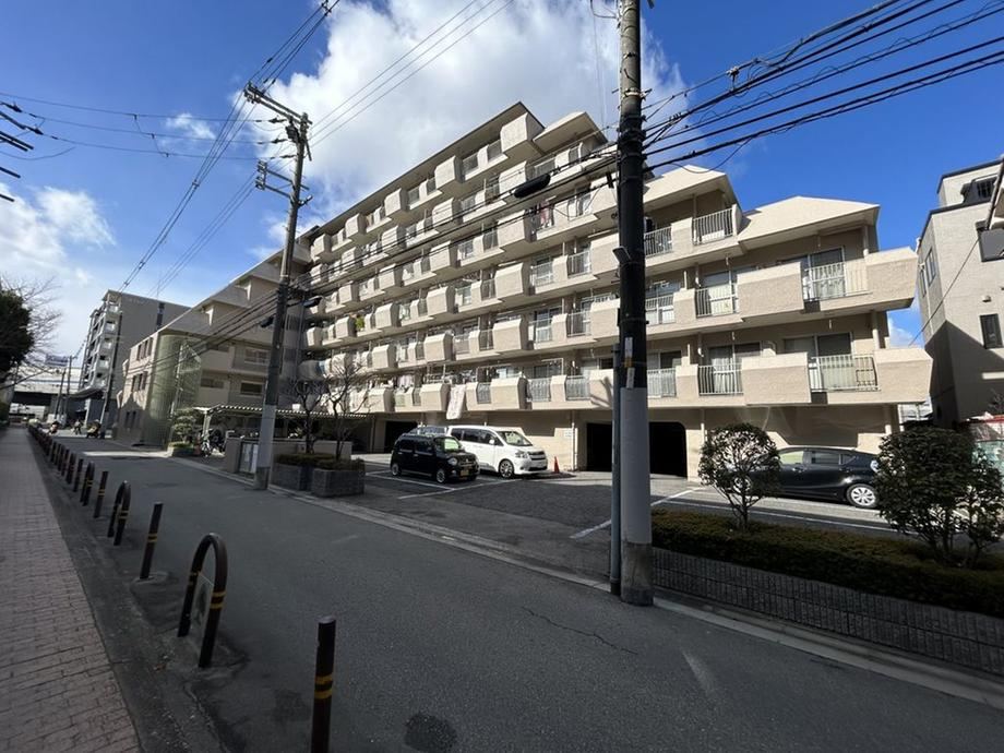 3DK apartment in Suita, Osaka - Photo 1