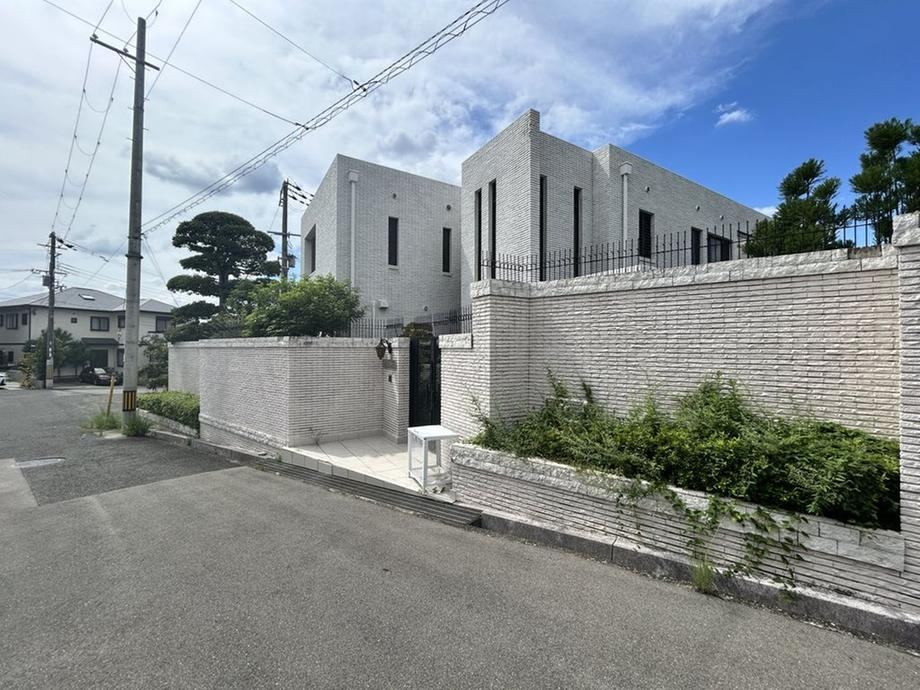 6LDK+S house in Toyonaka, Osaka - Photo 1