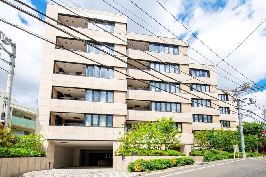 2LDK apartment in Shibuya Ward, Tokyo - Photo 1