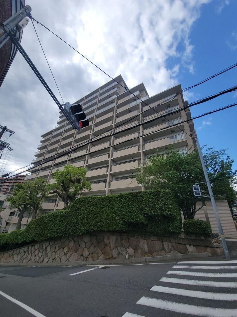 3LDK apartment in Nada Ward, Kobe, Hyogo - Photo 1