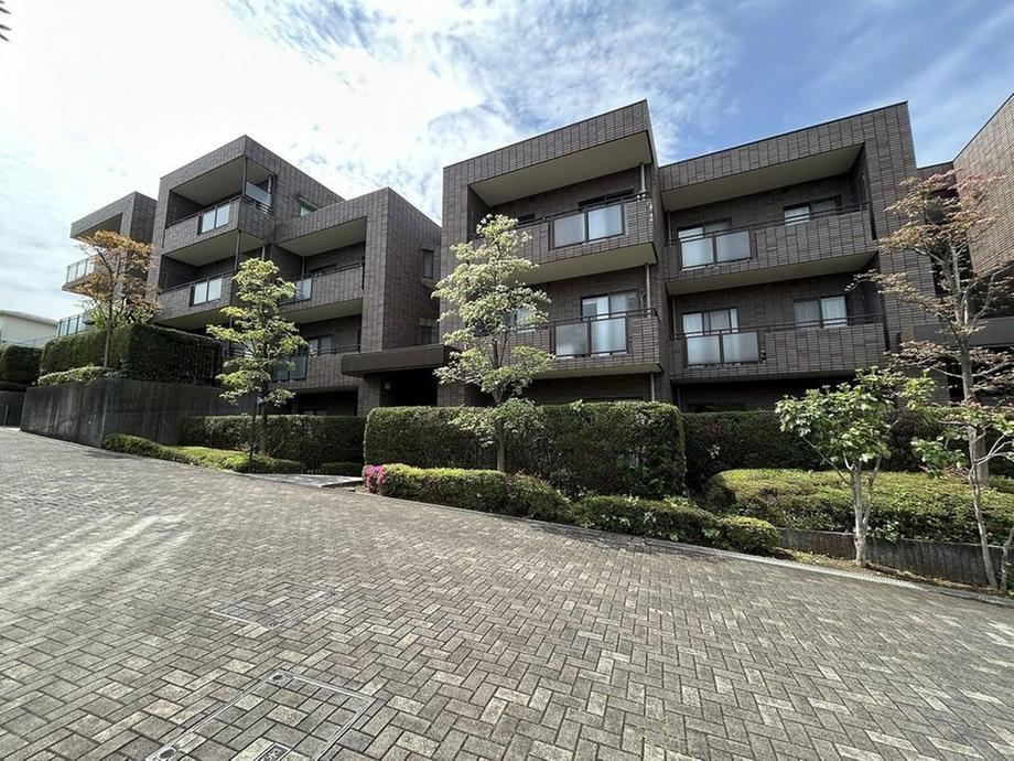3LDK apartment in Konan Ward, Yokohama, Kanagawa - Photo 1