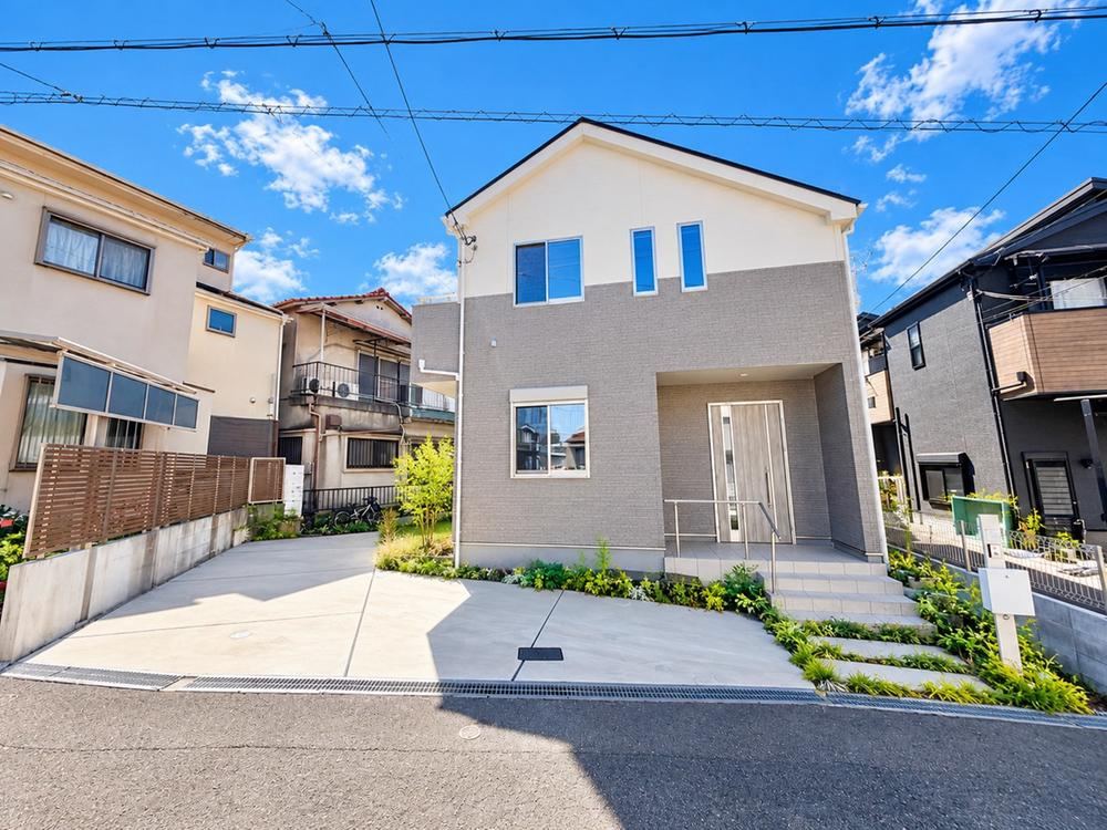 4LDK house in Hirakata, Osaka - Photo 1
