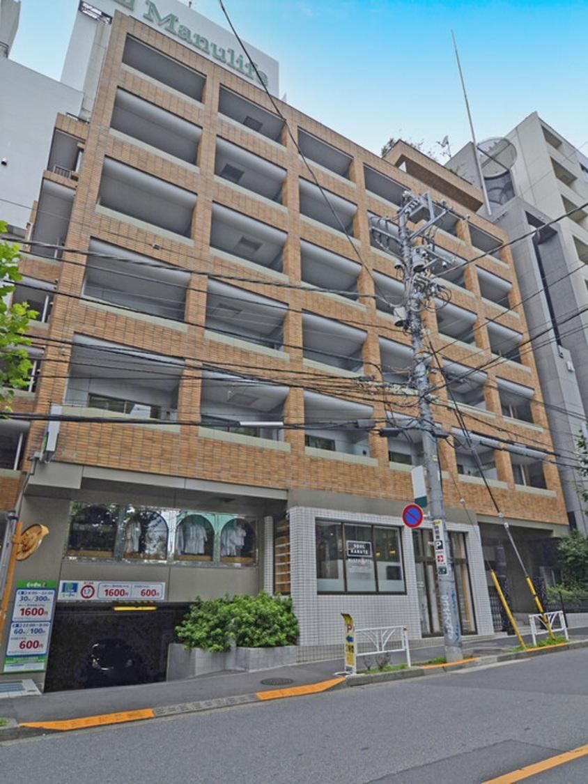 studio apartment in Shibuya Ward, Tokyo - Photo 1
