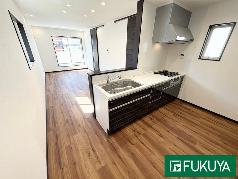 3LDK house in Minato Ward, Osaka - Photo 1