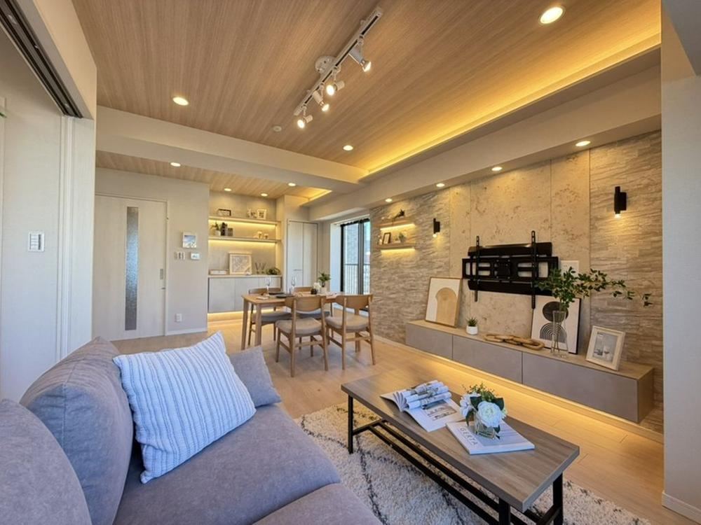 2LDK apartment in Shinjuku Ward, Tokyo - Photo 1