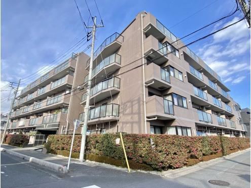 4LDK apartment in Minami Ward, Saitama - Photo 1