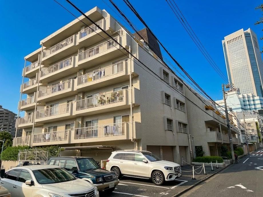 2LDK+S apartment in Shibuya Ward, Tokyo - Photo 1