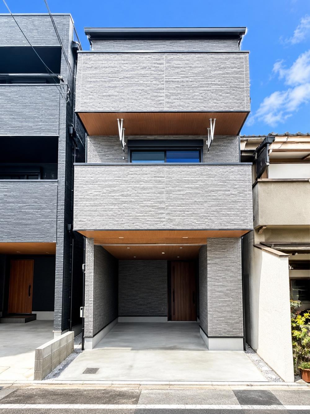 4LDK house in Tsurumi Ward, Osaka - Photo 1