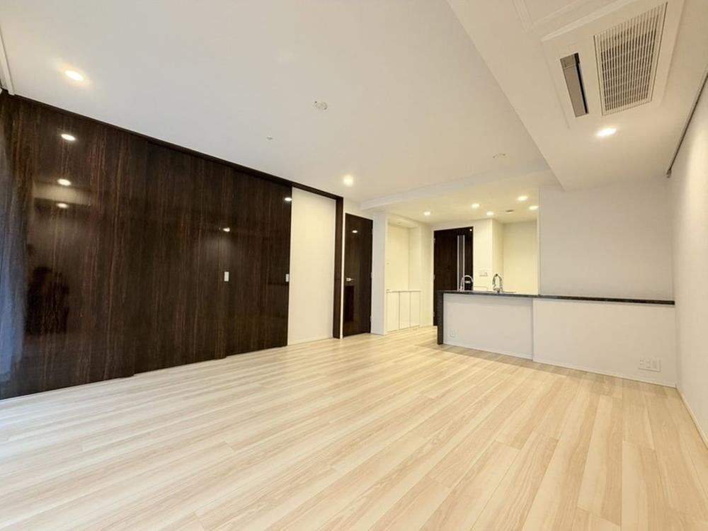2LDK+S apartment in Shinjuku Ward, Tokyo - Photo 1