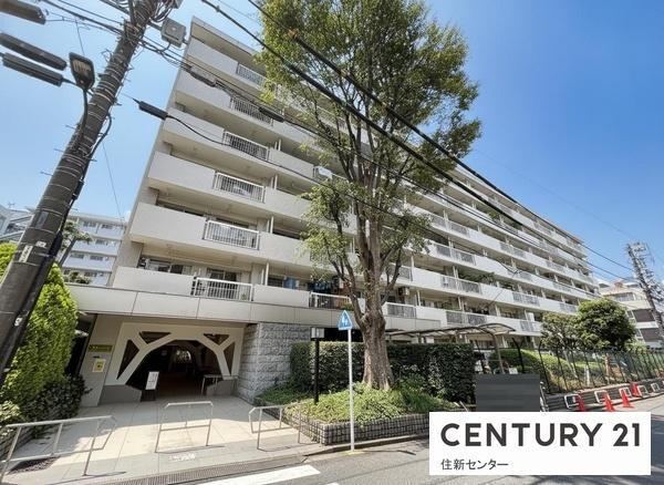 1LDK+S apartment in Minato Ward, Tokyo - Photo 1