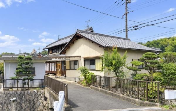 6LDK+S house in Ikoma, Nara - Photo 1