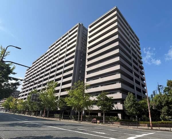 4LDK+S apartment in Chuo Ward, Fukuoka - Photo 1