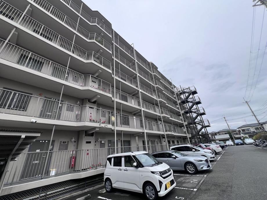 3LDK apartment in Hirakata, Osaka - Photo 1