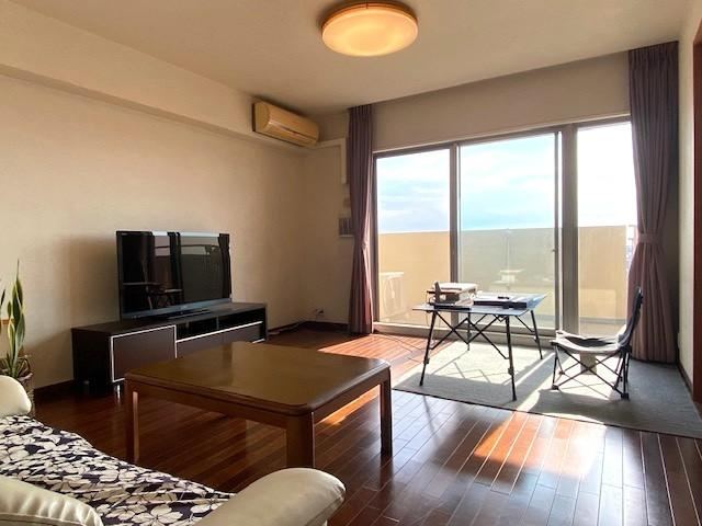 3LDK apartment in Mihama Ward, Chiba - Photo 1