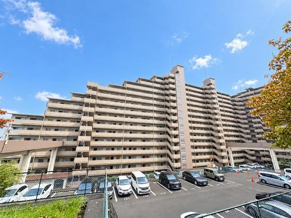 3LDK apartment in Tondabayashi, Osaka - Photo 1