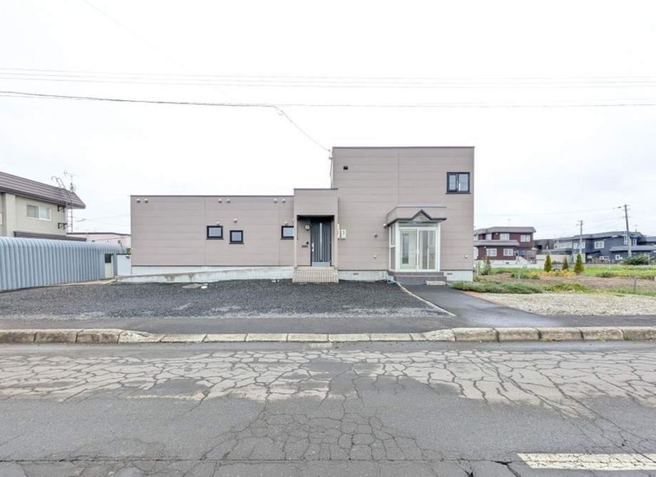 5LDK+S house in Ebetsu, Hokkaido - Photo 1