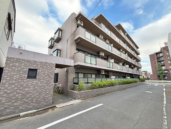 2LDK+S apartment in Nerima Ward, Tokyo - Photo 1