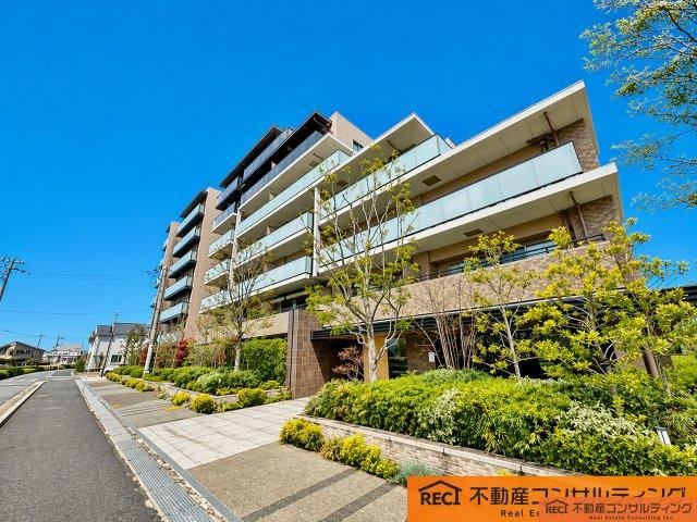 3LDK apartment in Nishinomiya, Hyogo - Photo 1