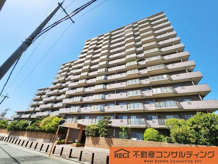 4LDK apartment in Nishinomiya, Hyogo - Photo 1
