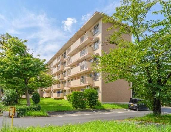 2LDK apartment in Tama, Tokyo - Photo 1