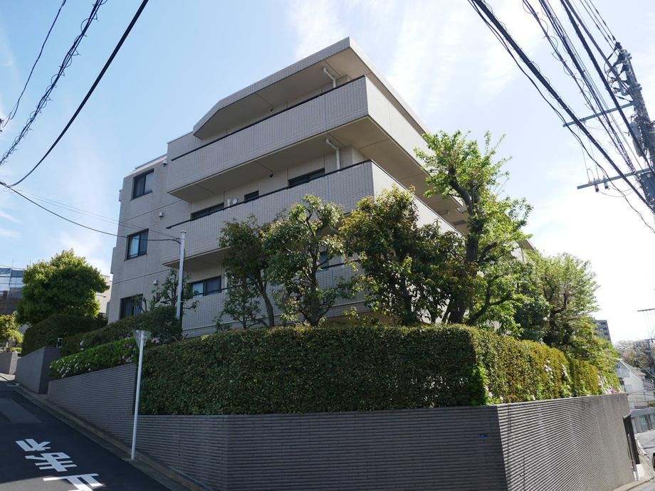 3LDK apartment in Shibuya Ward, Tokyo - Photo 1