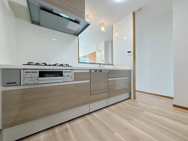 4LDK apartment in Higashi Ward, Fukuoka - Photo 1
