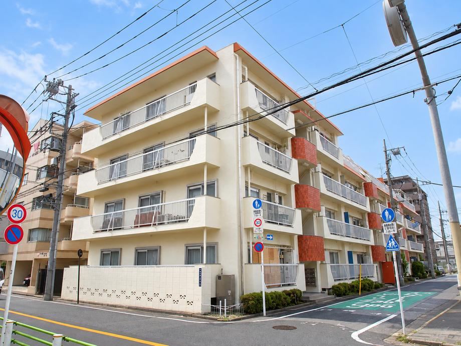 2LDK apartment in Katsushika Ward, Tokyo - Photo 1