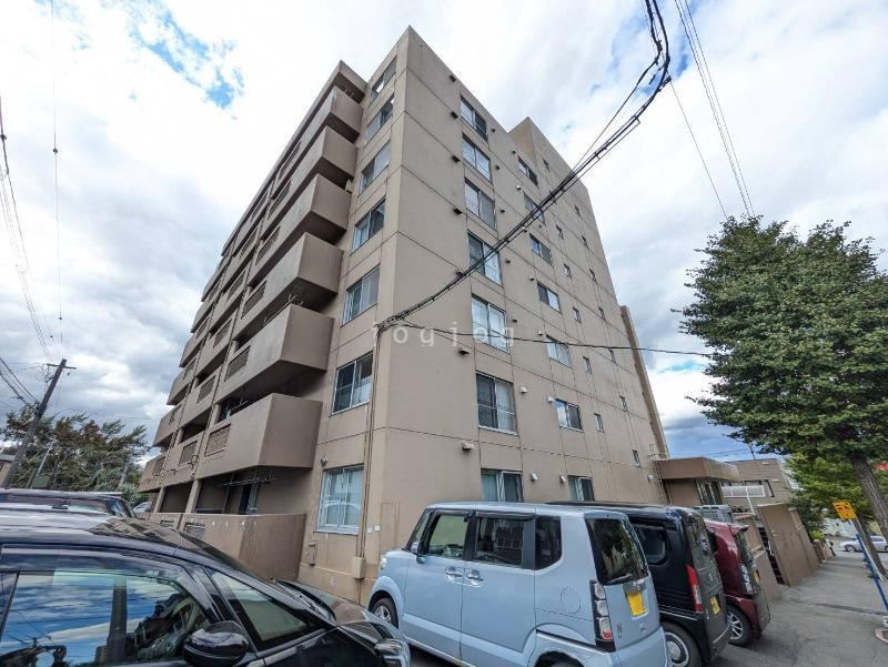 2LDK+S apartment in Toyohira Ward, Sapporo, Hokkaido - Photo 1