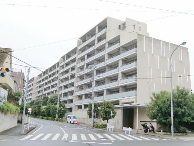 3LDK apartment in Chofu, Tokyo - Photo 1