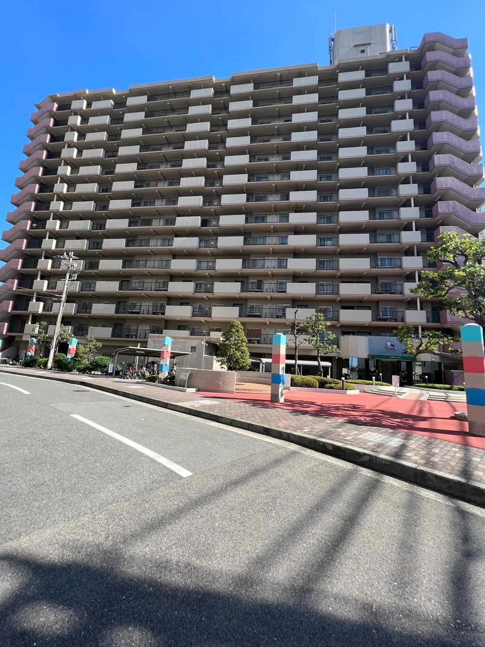 3LDK apartment in Nishiyodogawa Ward, Osaka - Photo 1