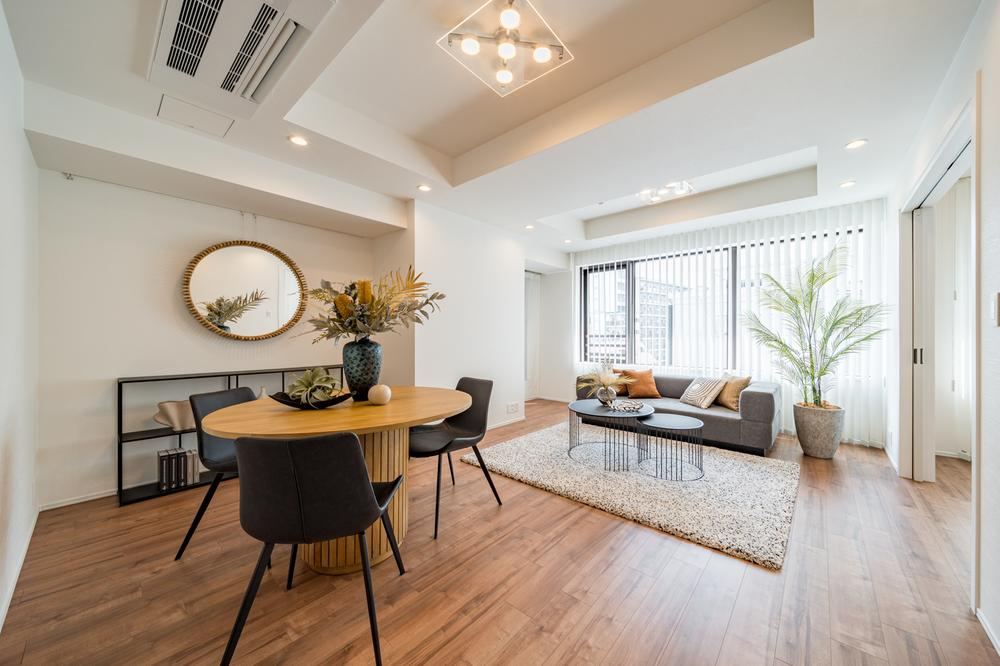 2LDK apartment in Minato Ward, Tokyo - Photo 1