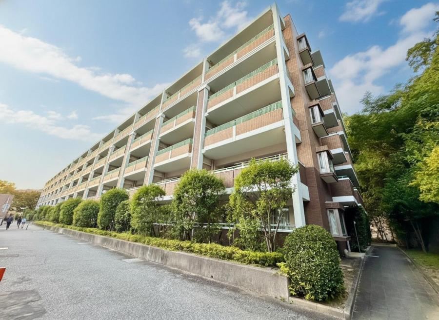 3LDK apartment in Higashinada Ward, Kobe, Hyogo - Photo 1
