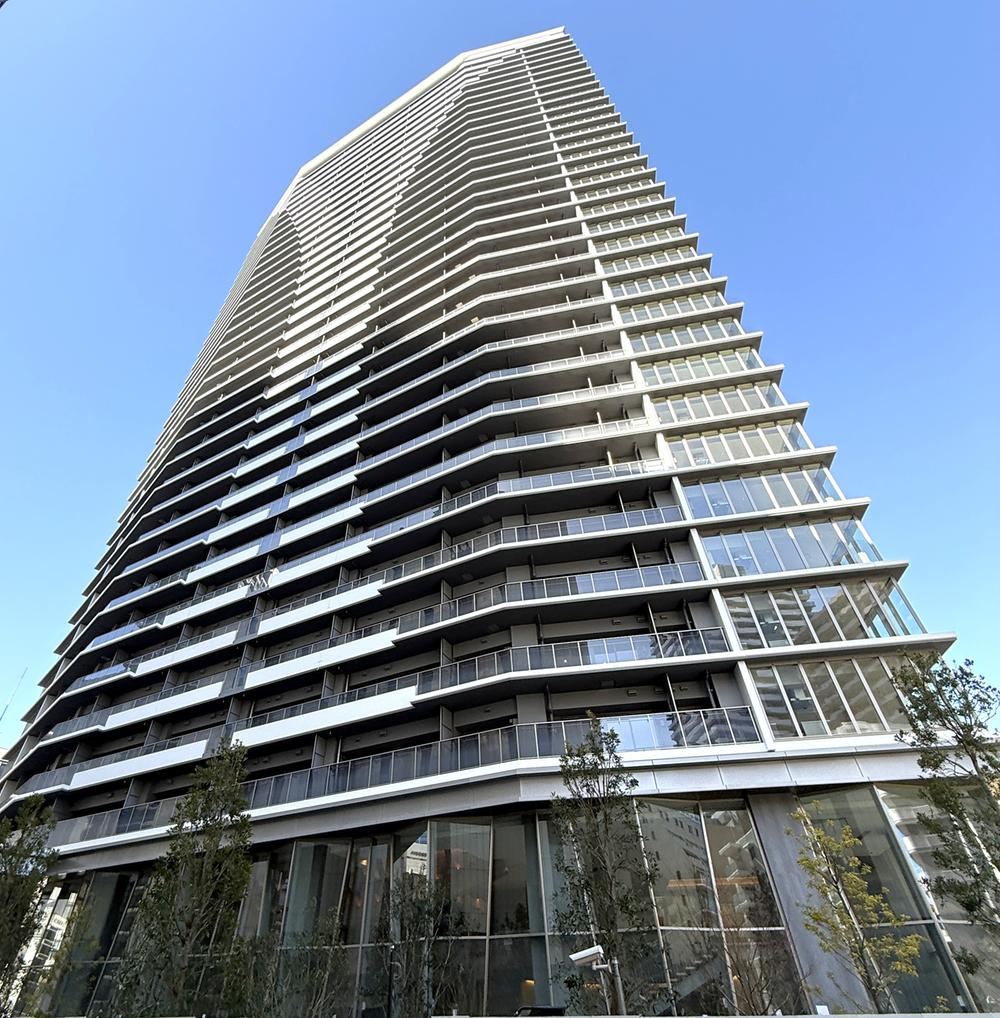 2LDK apartment in Minato Ward, Tokyo - Photo 1
